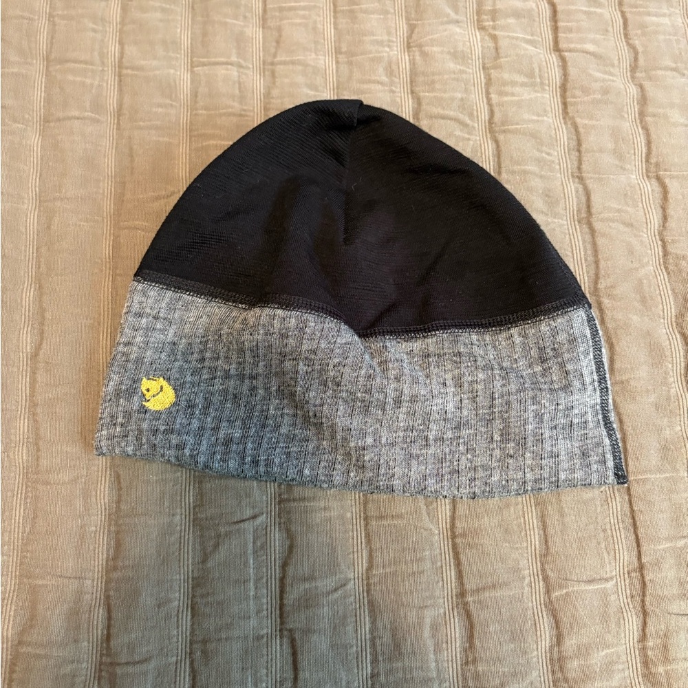 Fjällräven Bergtagen wool terry cloth Black and Gray Beanie with Yellow Logo